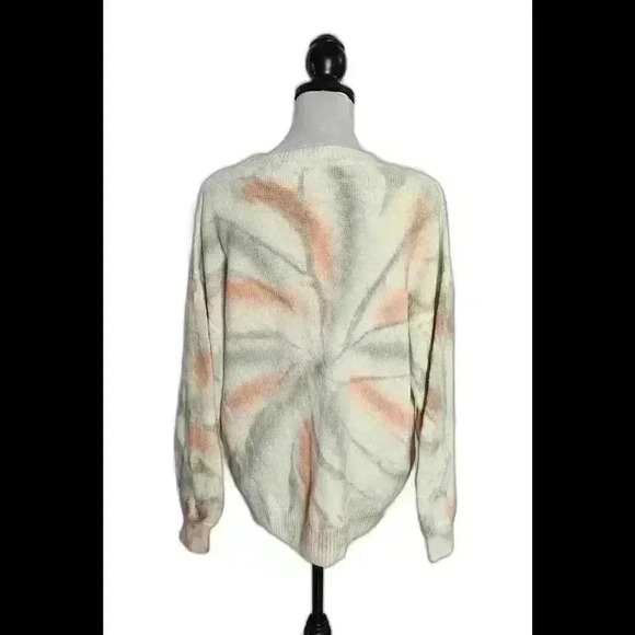 Cozy Oversized Pastel Sweater - Soft Knit with Abstract Pattern - Picture 2 of 3